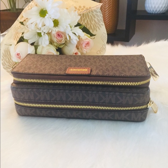 Michael Kors Cosmetic make-up & brushes pouch - Picture 2 of 11